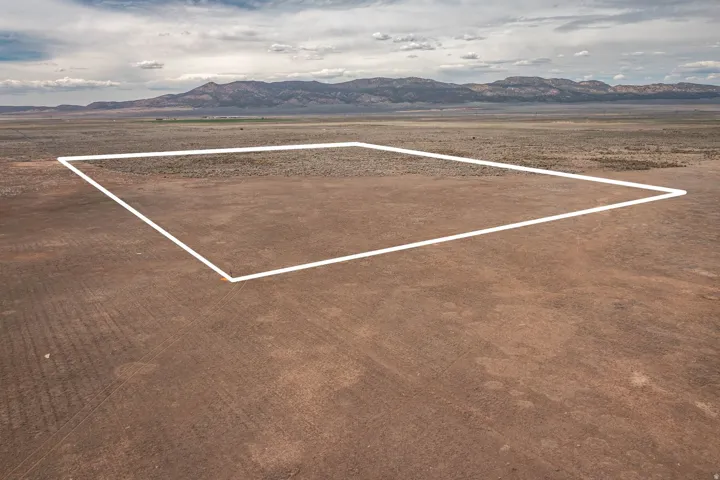 View of tennis court with a mountain view and a rural view