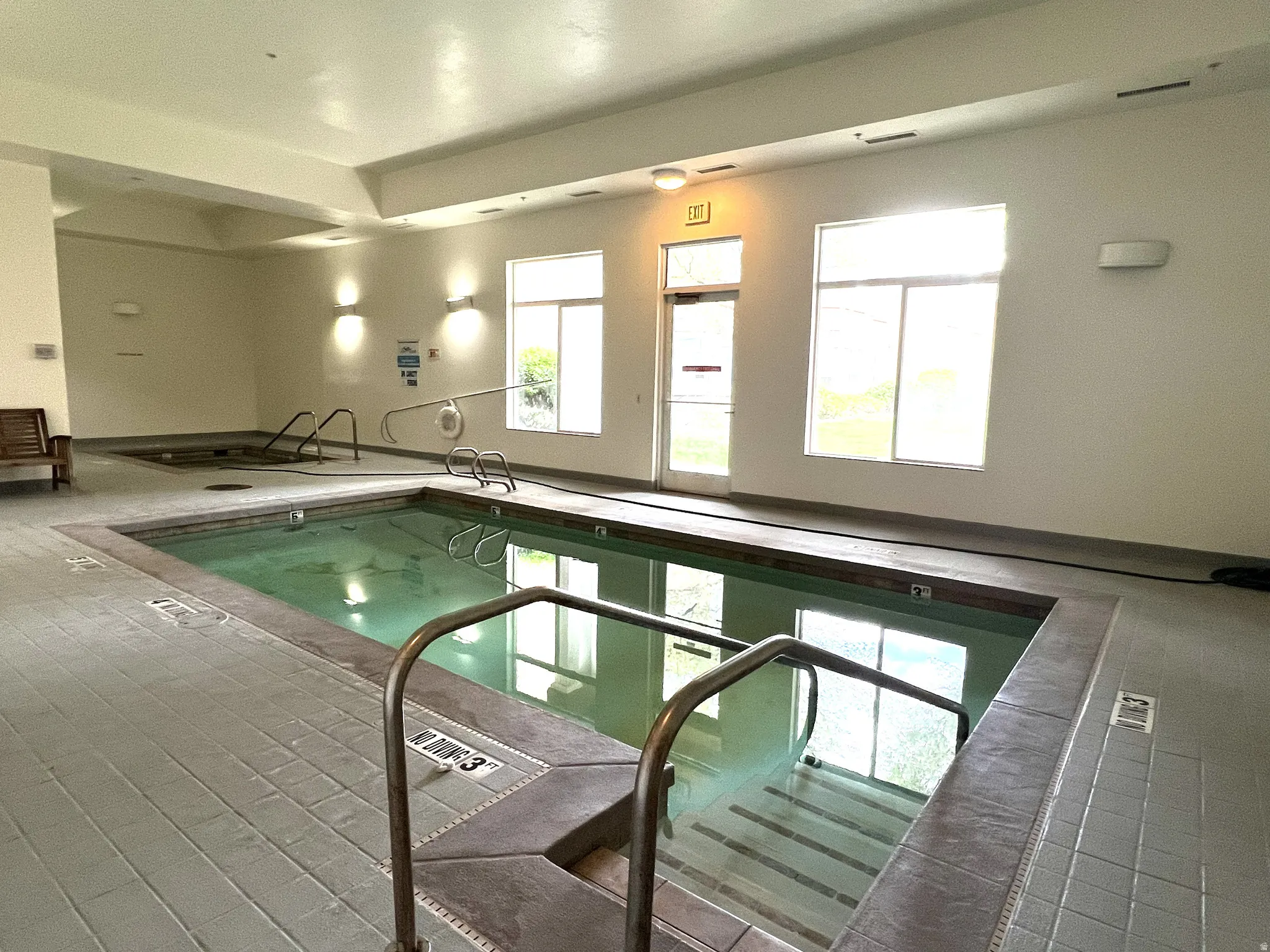 Recreation Room Indoor pool featuring an in-ground hot tub