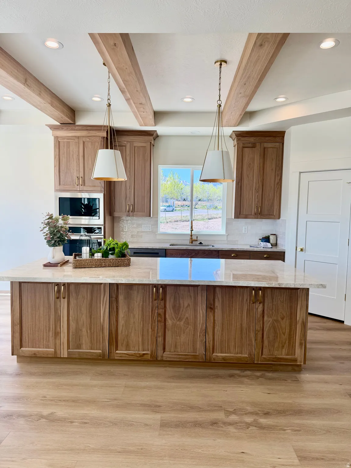 THIS IS A PHOTO OF A PREVIOUSLY BUILT HOME AN EXAMPLE OF THIS PLAN
