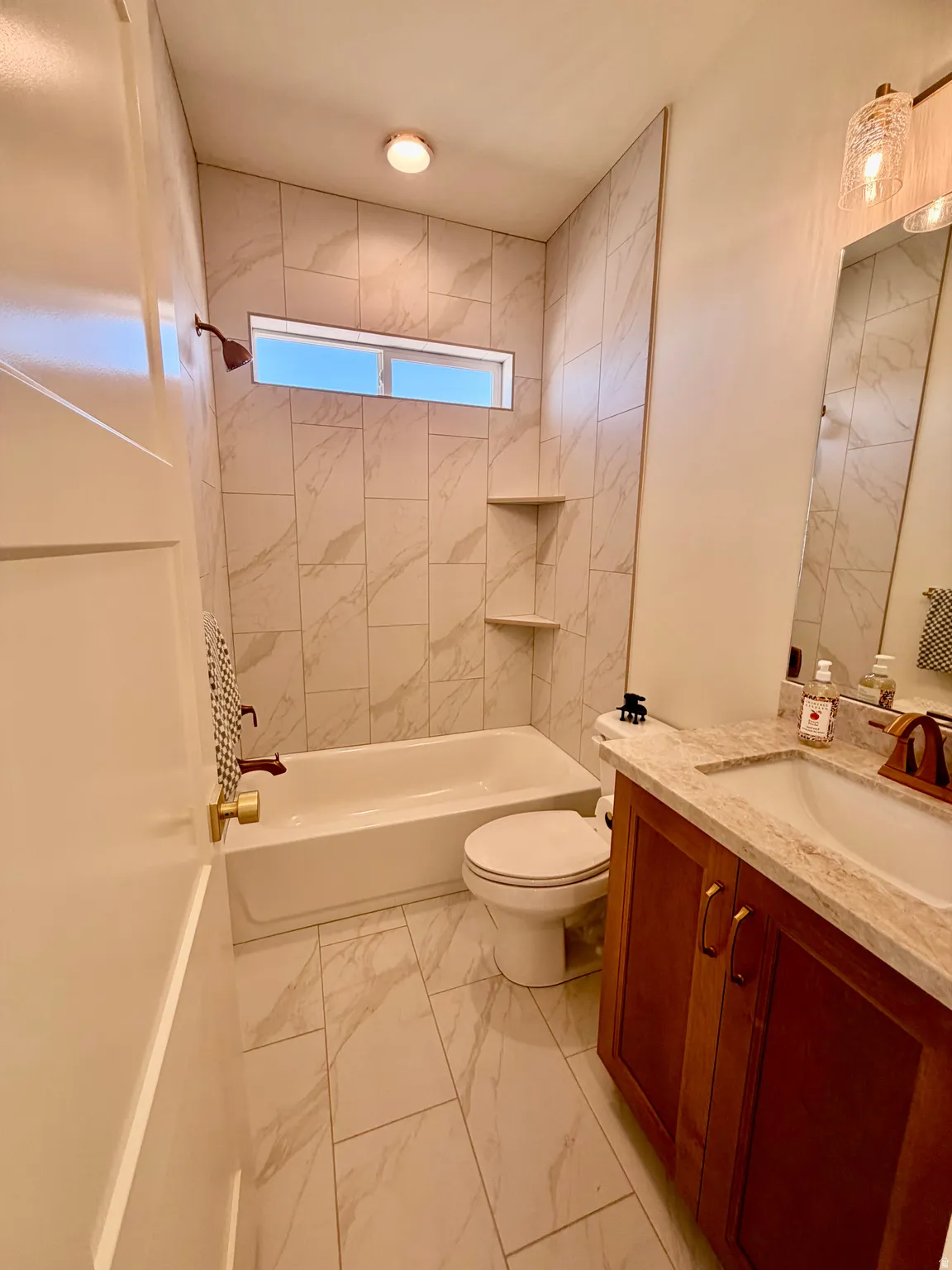 THIS IS A PHOTO OF A PREVIOUSLY BUILT HOME AN EXAMPLE OF THIS PLAN