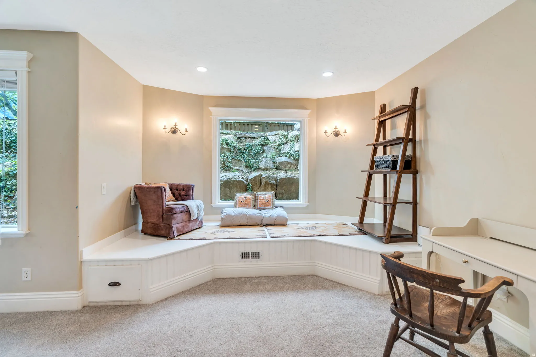 Living area featuring carpet flooring and recessed lighting