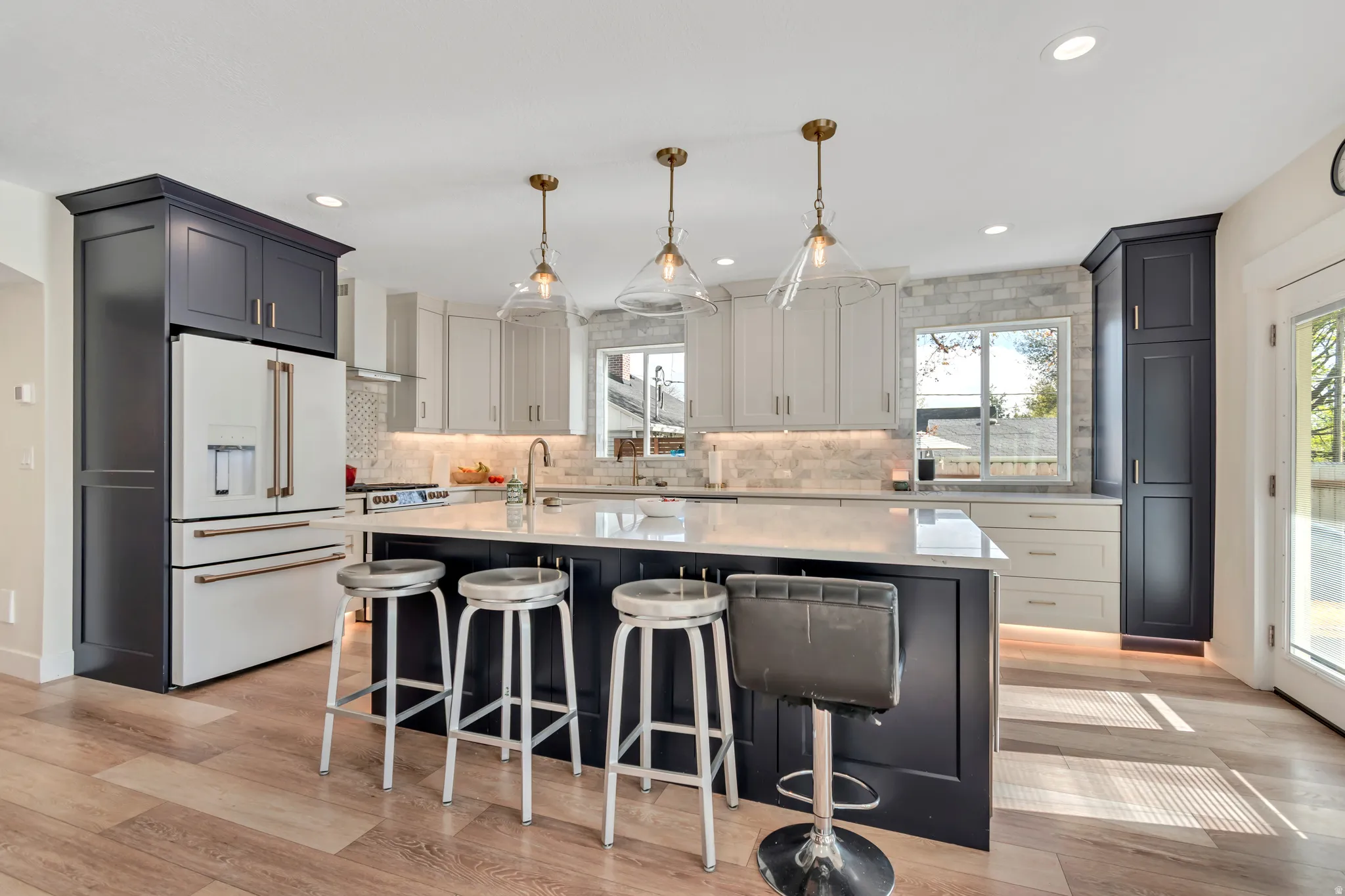 Main Level Kitchen. Quartz Counters. Cafe' Appliances, Ice Maker