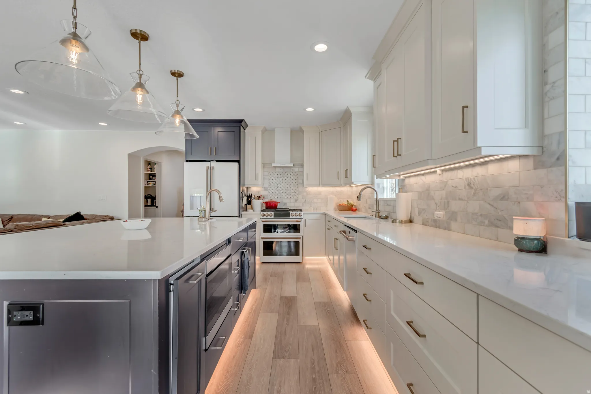 Main Level Kitchen. Quartz Counters. Cafe' Appliances, Ice Maker