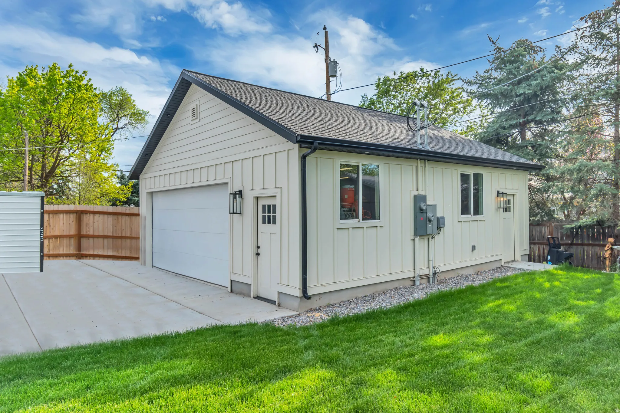 Garage 30.5' Deep 28.5' Wide.  50 amp elec service.
