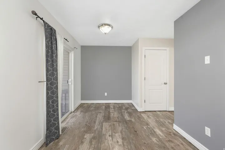 Kitchen Dining Area