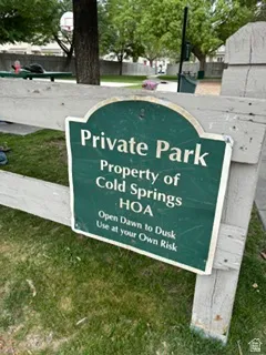 Private park signage indicating HOA property