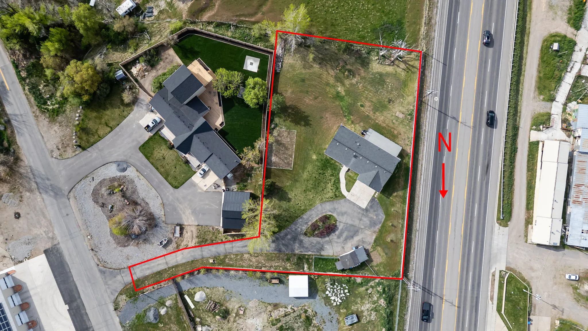 Aerial view of property and surrounding area featuring property parcel outlined
