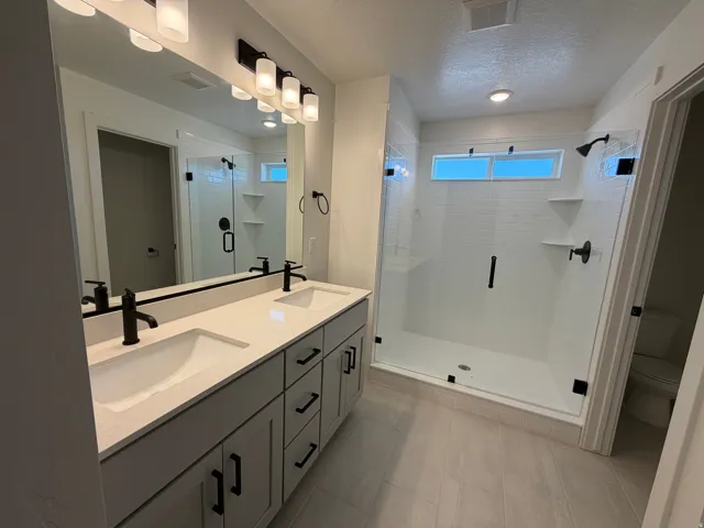 Double vanity with integrated sinks and black matte fixtures