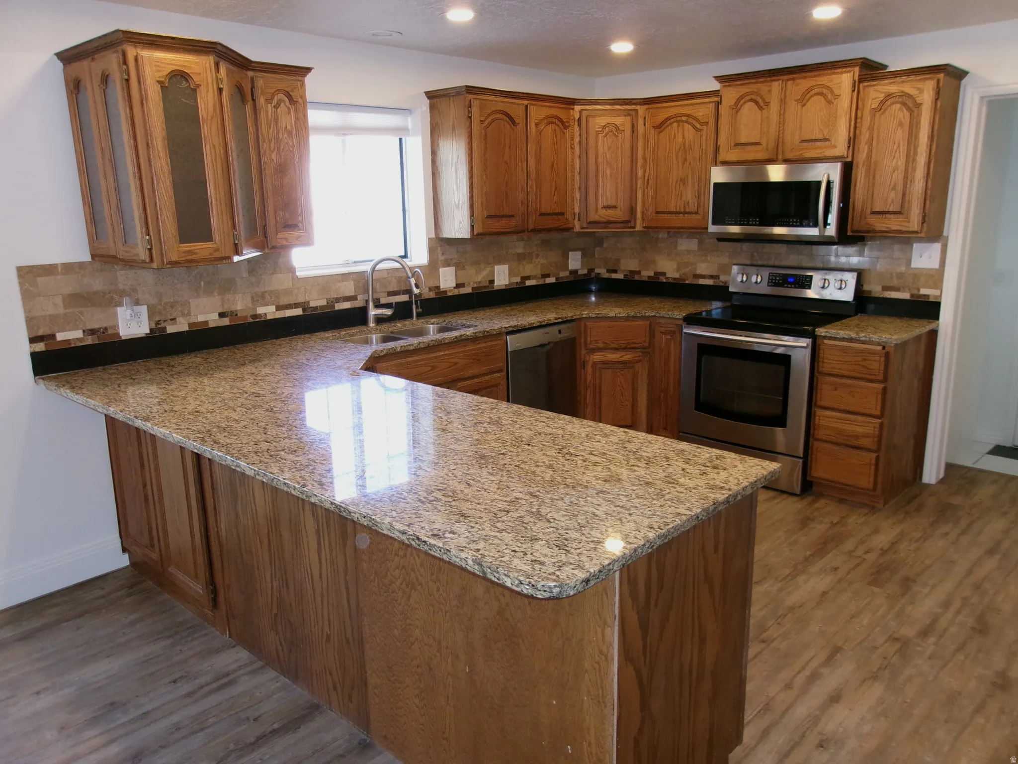 Kitchen with bar