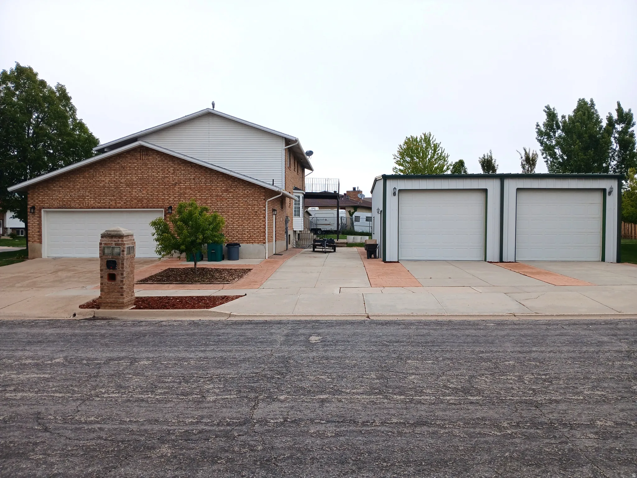 House with RV parking and Large 2 door Garage