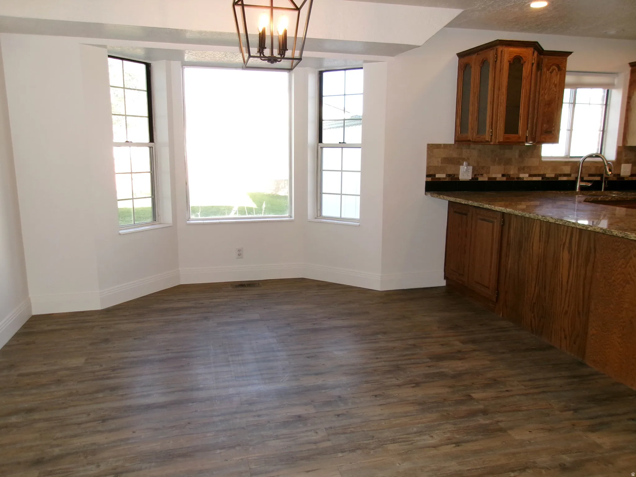 Nice dining area with bay window 11 x12