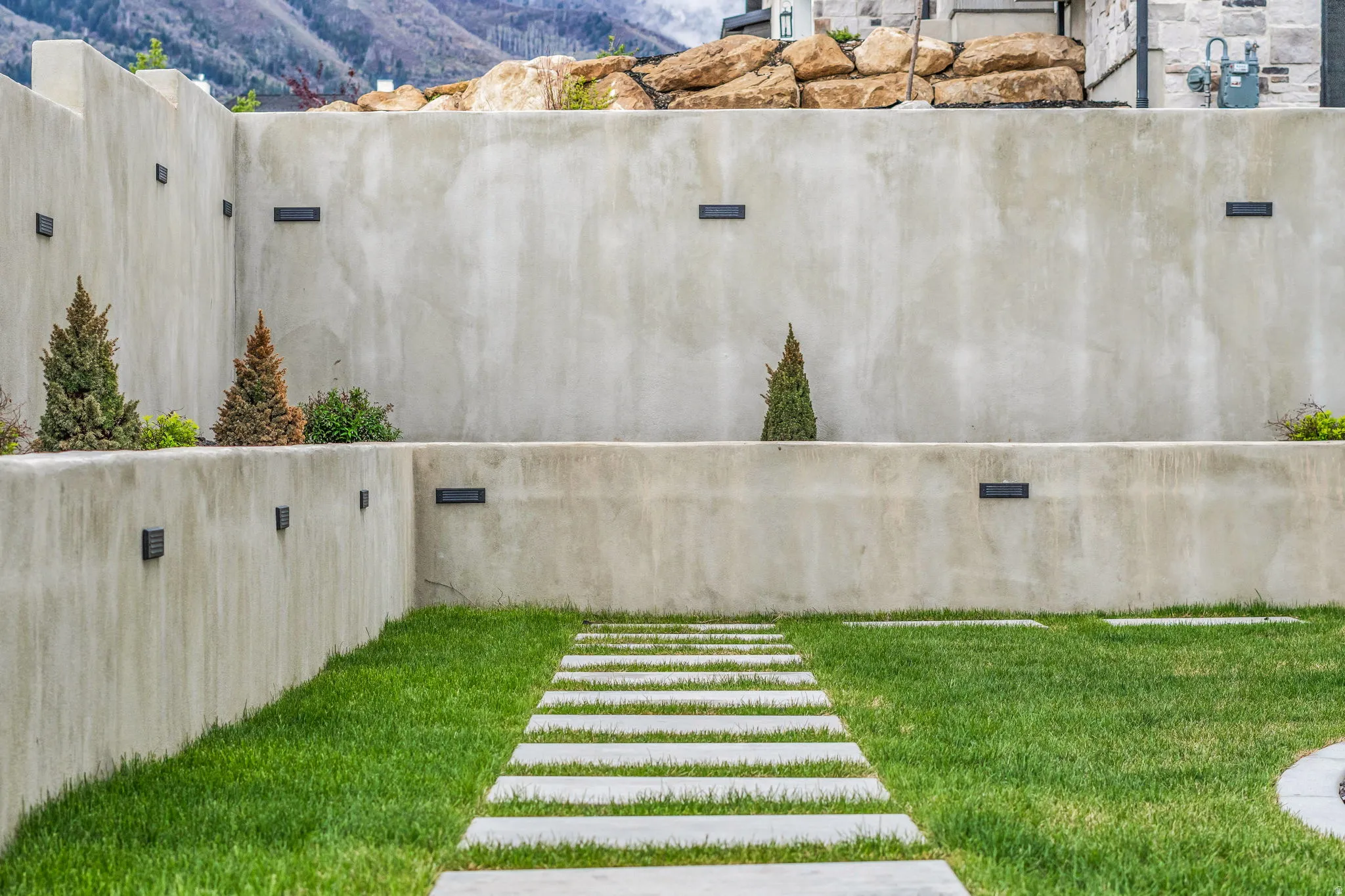View of yard featuring a mountain view