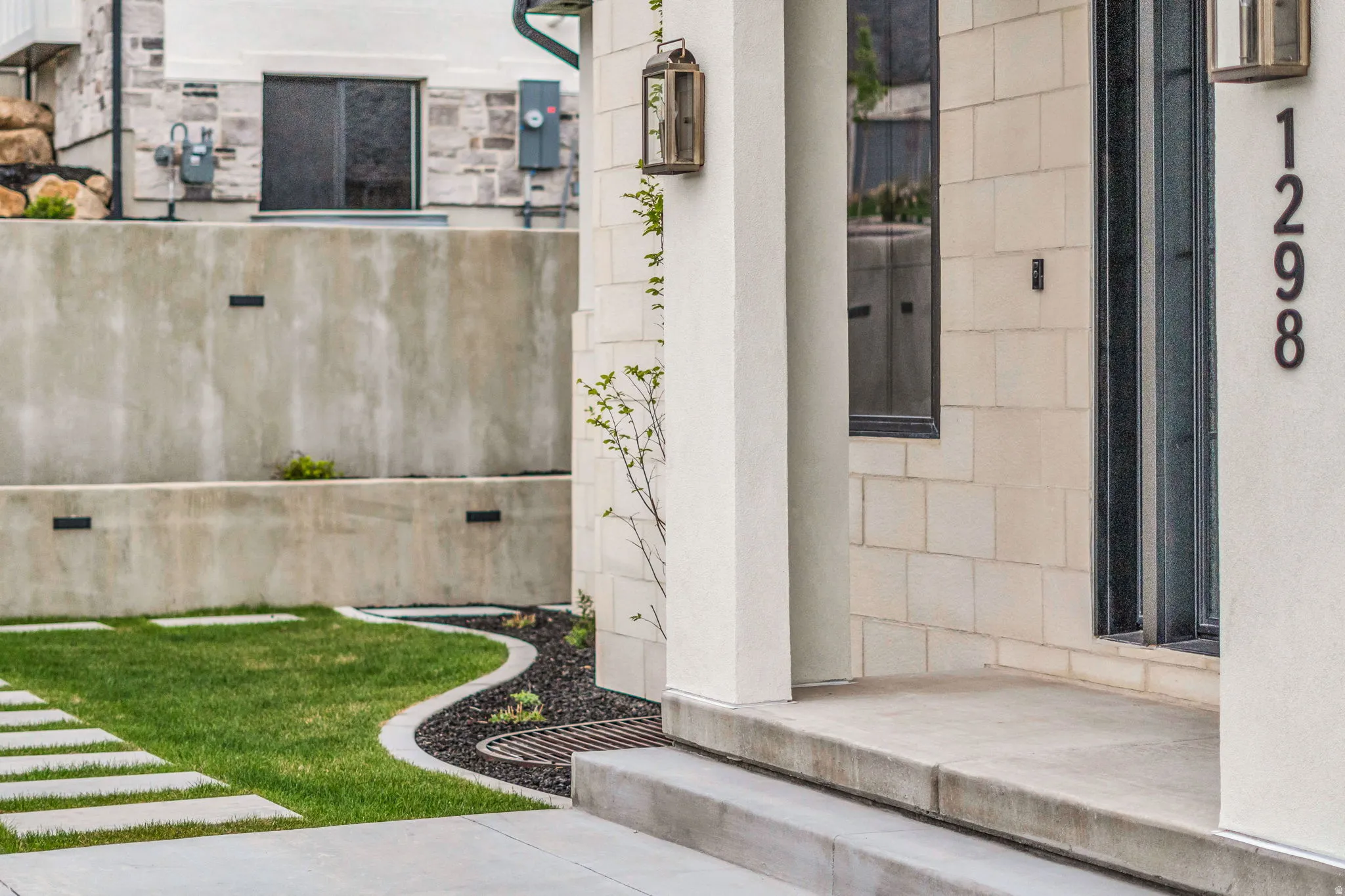 Property entrance with a yard