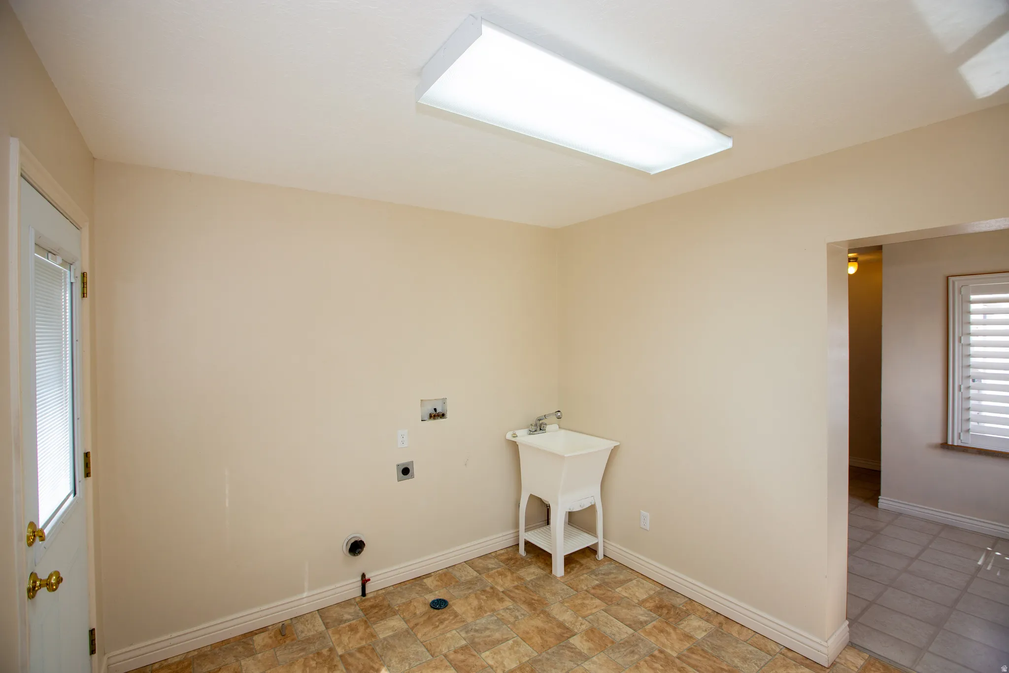 Laundry room featuring stone finish floors, washer hookup, hookup for an electric dryer, and gas dryer hookup