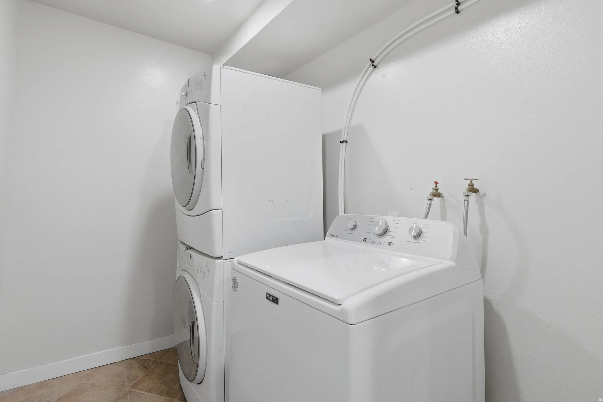 Laundry area featuring washer hookup