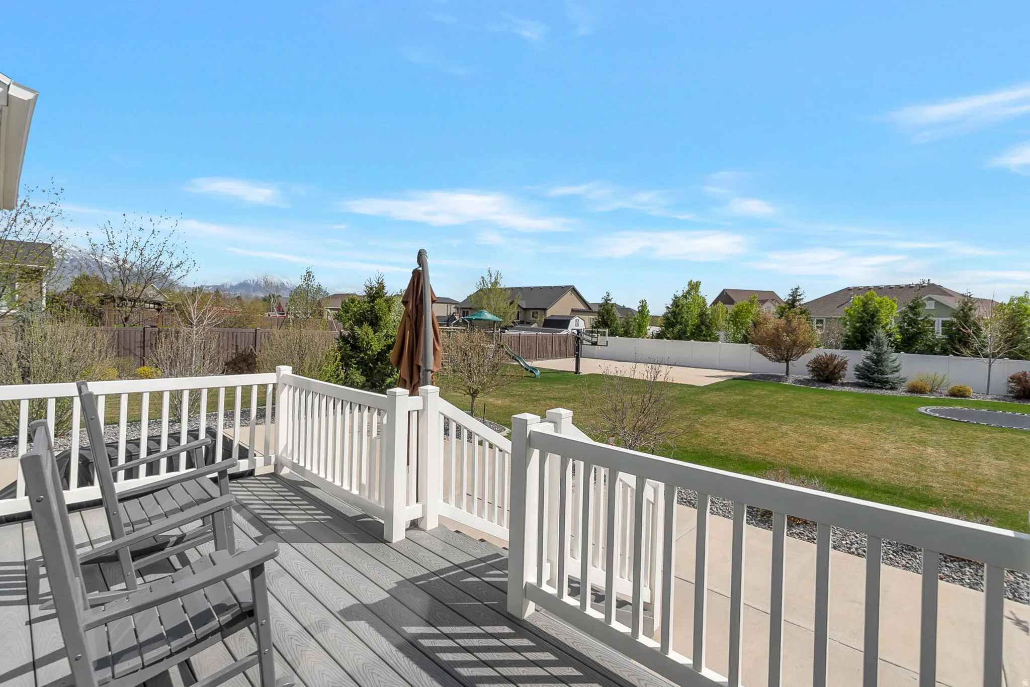 Relax on the deck and let the kids play.  Backyard is fully fenced.