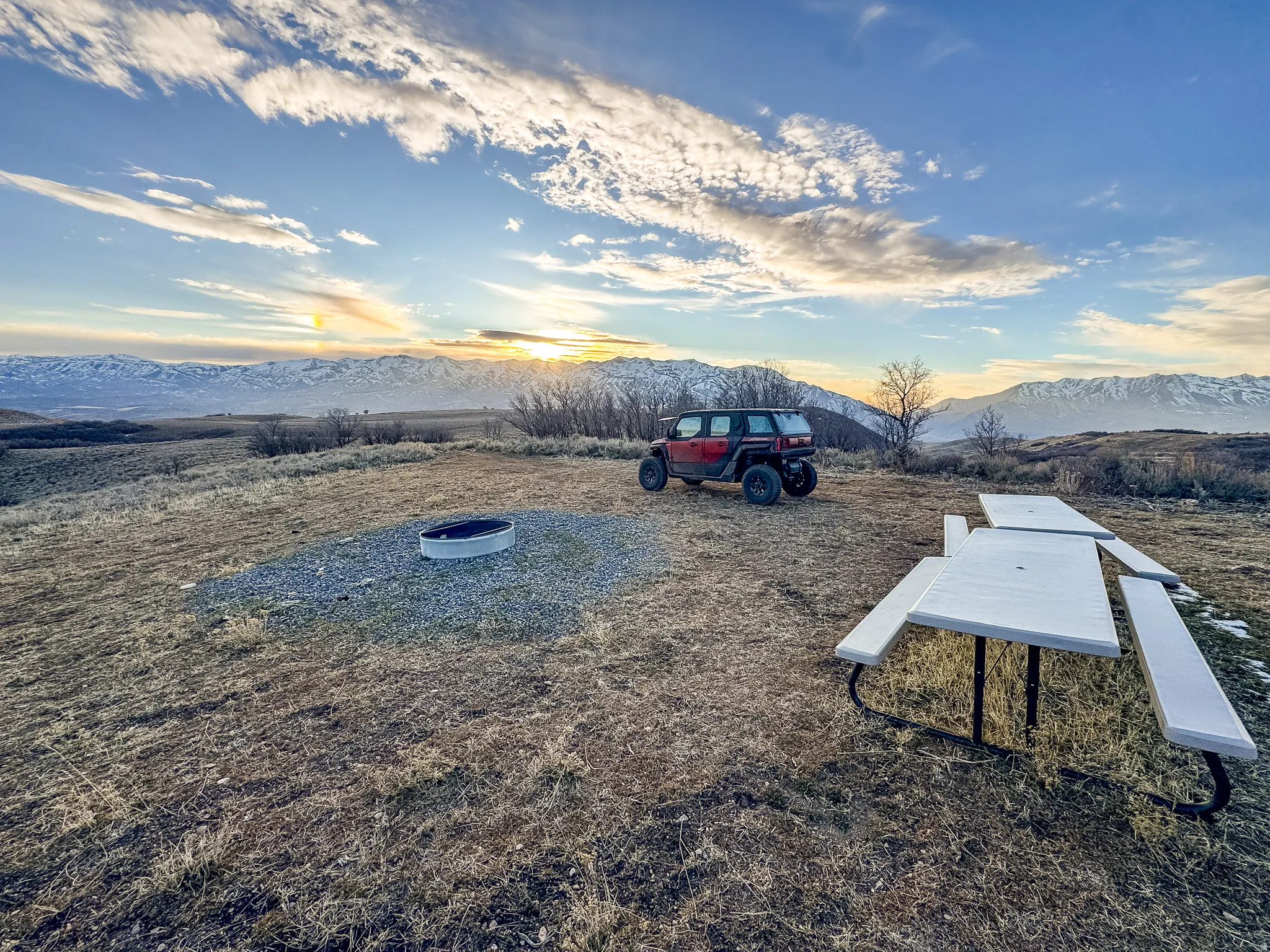View of yard featuring a mountain view