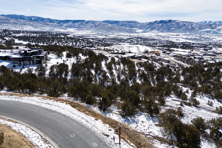 Snowy aerial view featuring a mountain view