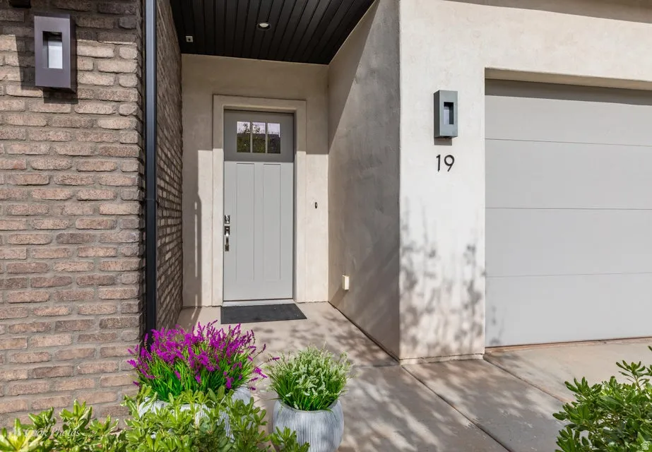 View of exterior entry with stucco siding