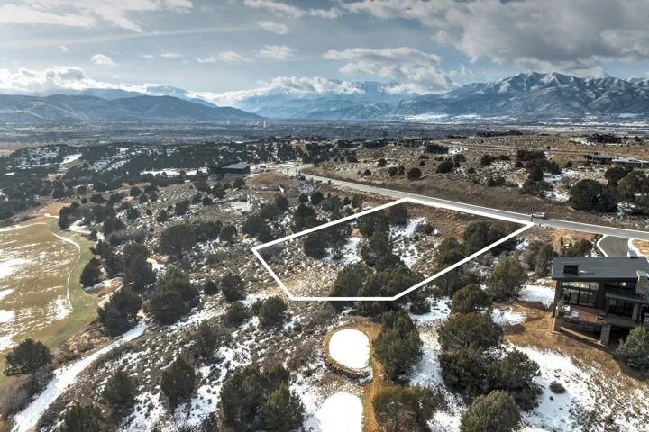 View of property location featuring a mountain backdrop and property parcel outlined