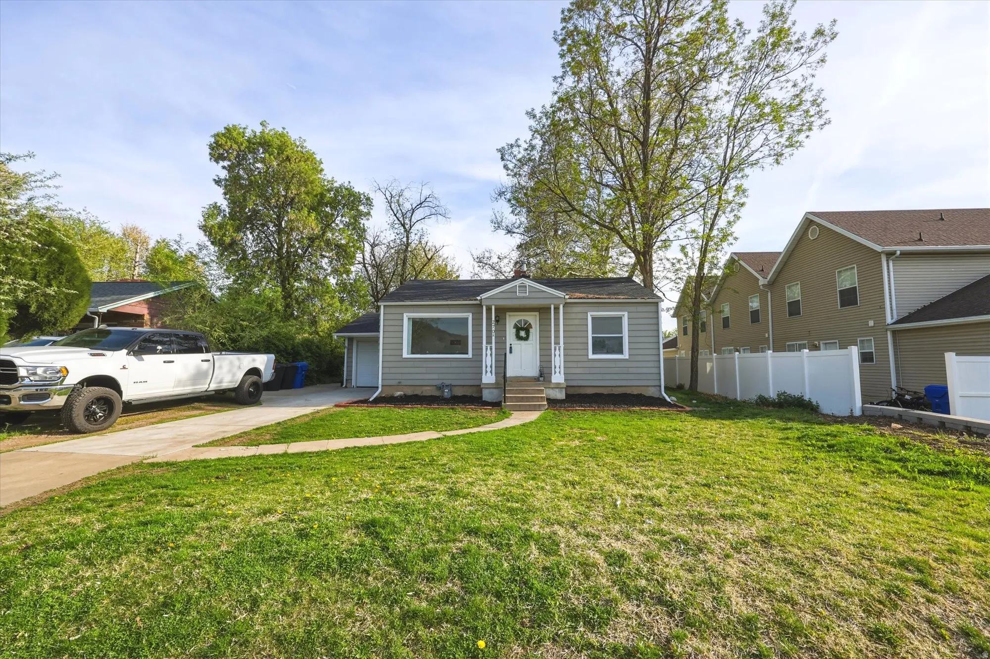 Bungalow-style house with driveway