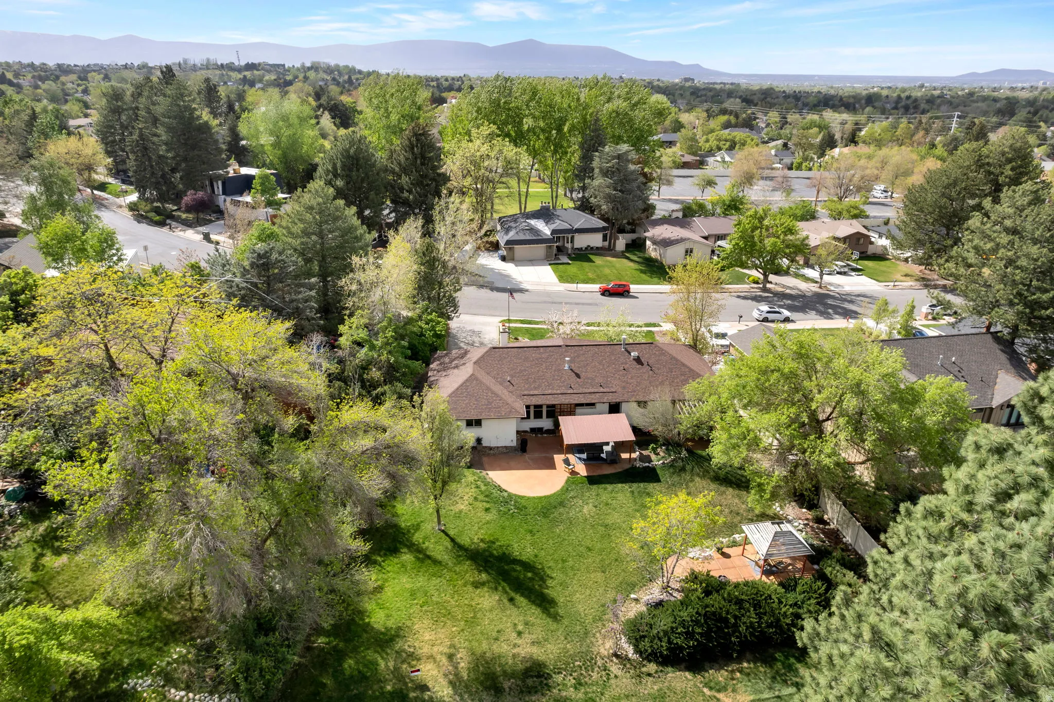 Aerial view of property and surrounding area featuring mountains