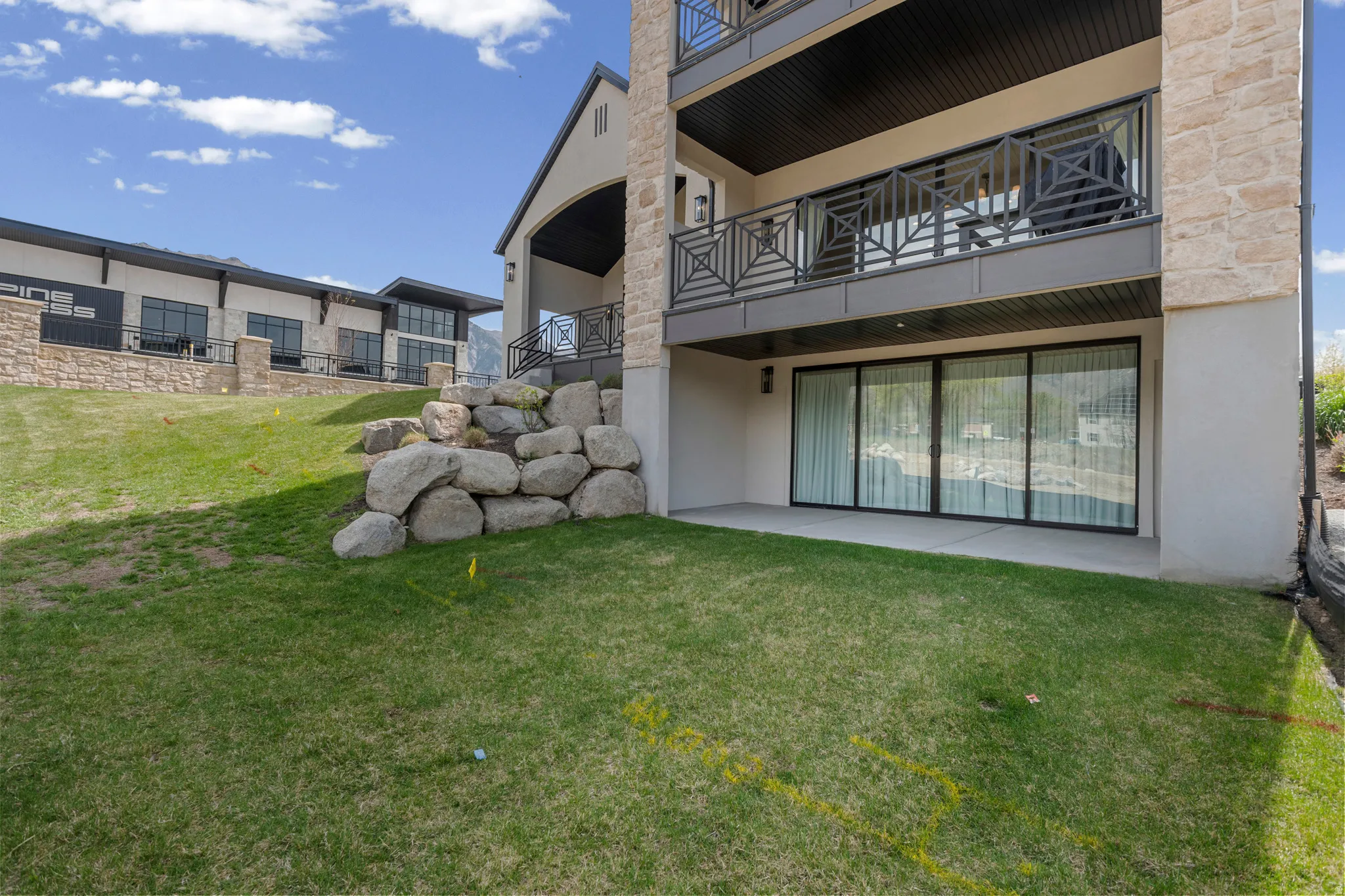 View of apartment building / complex