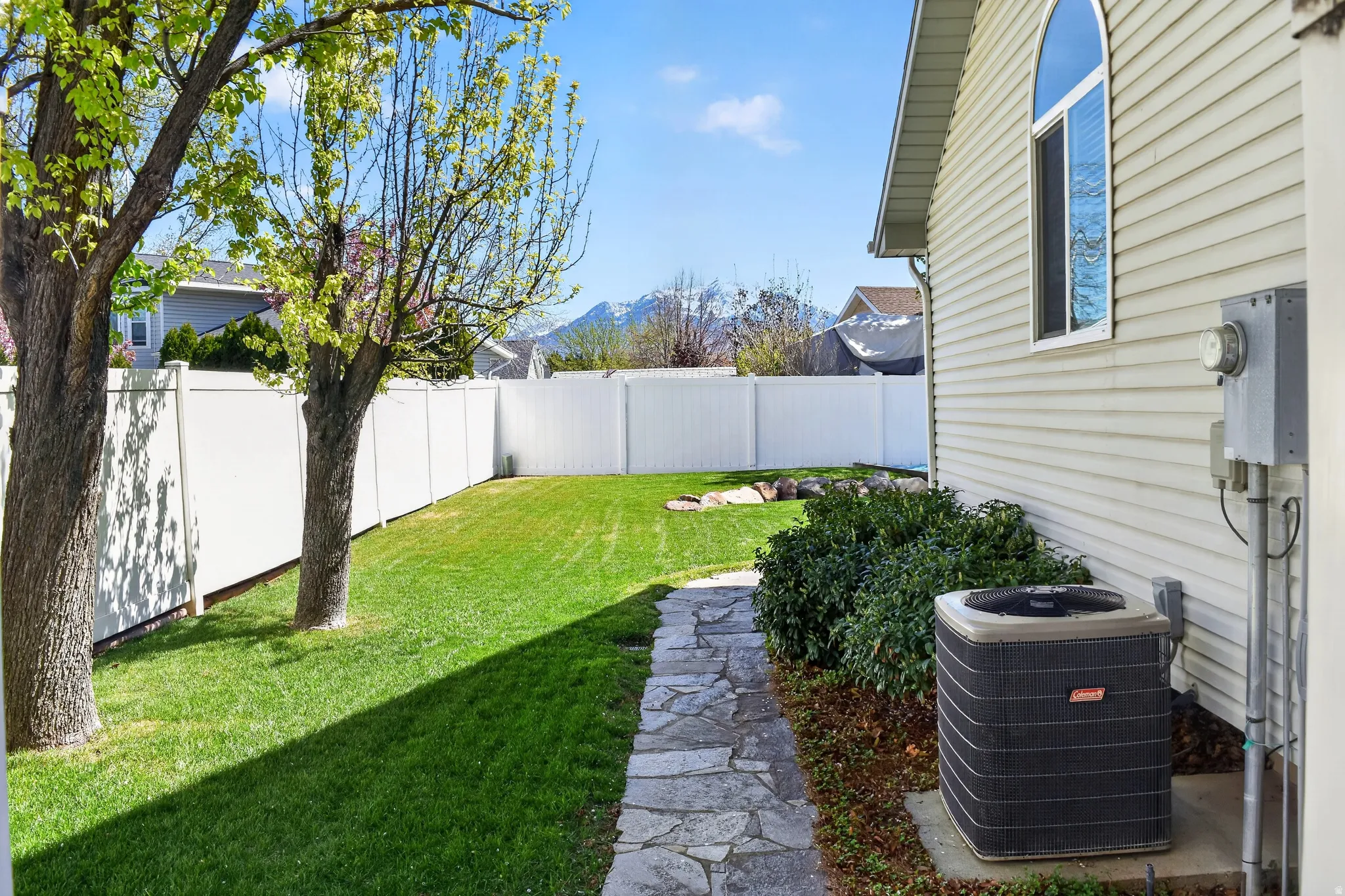 Fenced backyard featuring a mountain view