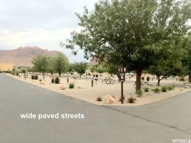 Easy wide pull in area.