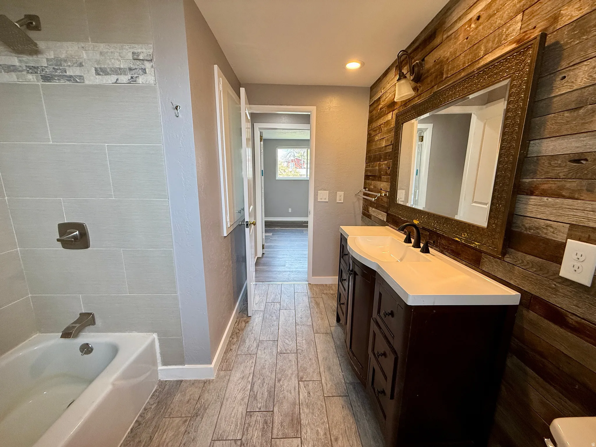 Upper level full bathroom