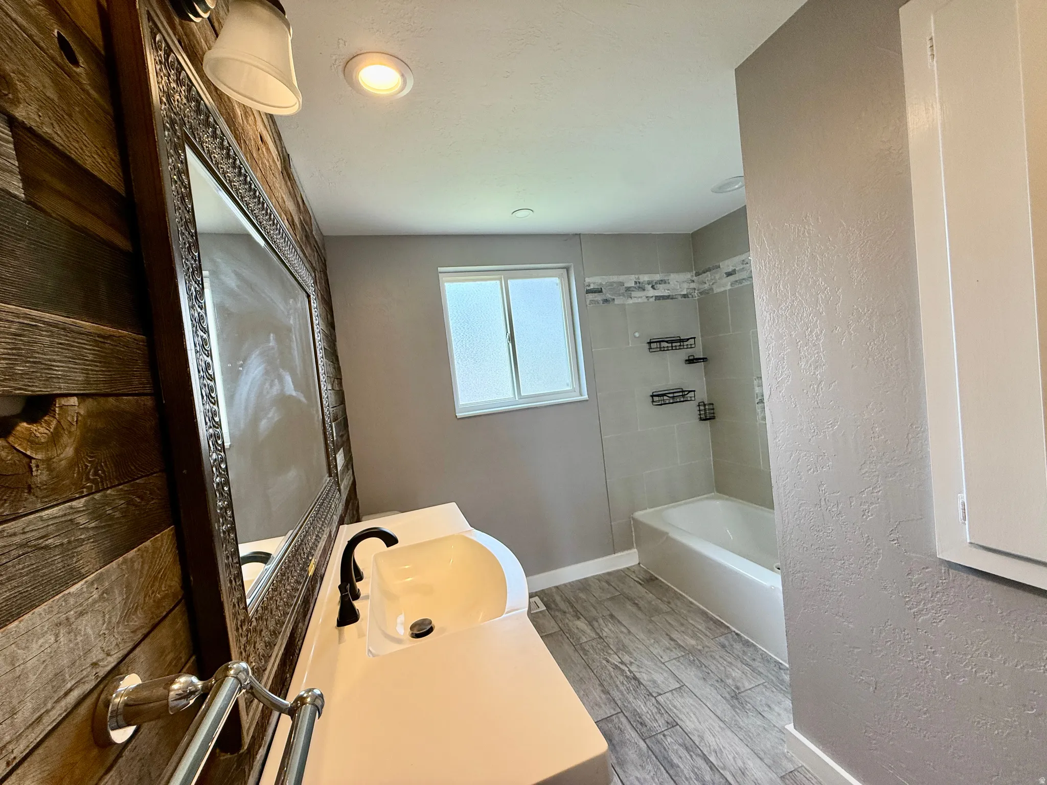 Upper level full bathroom