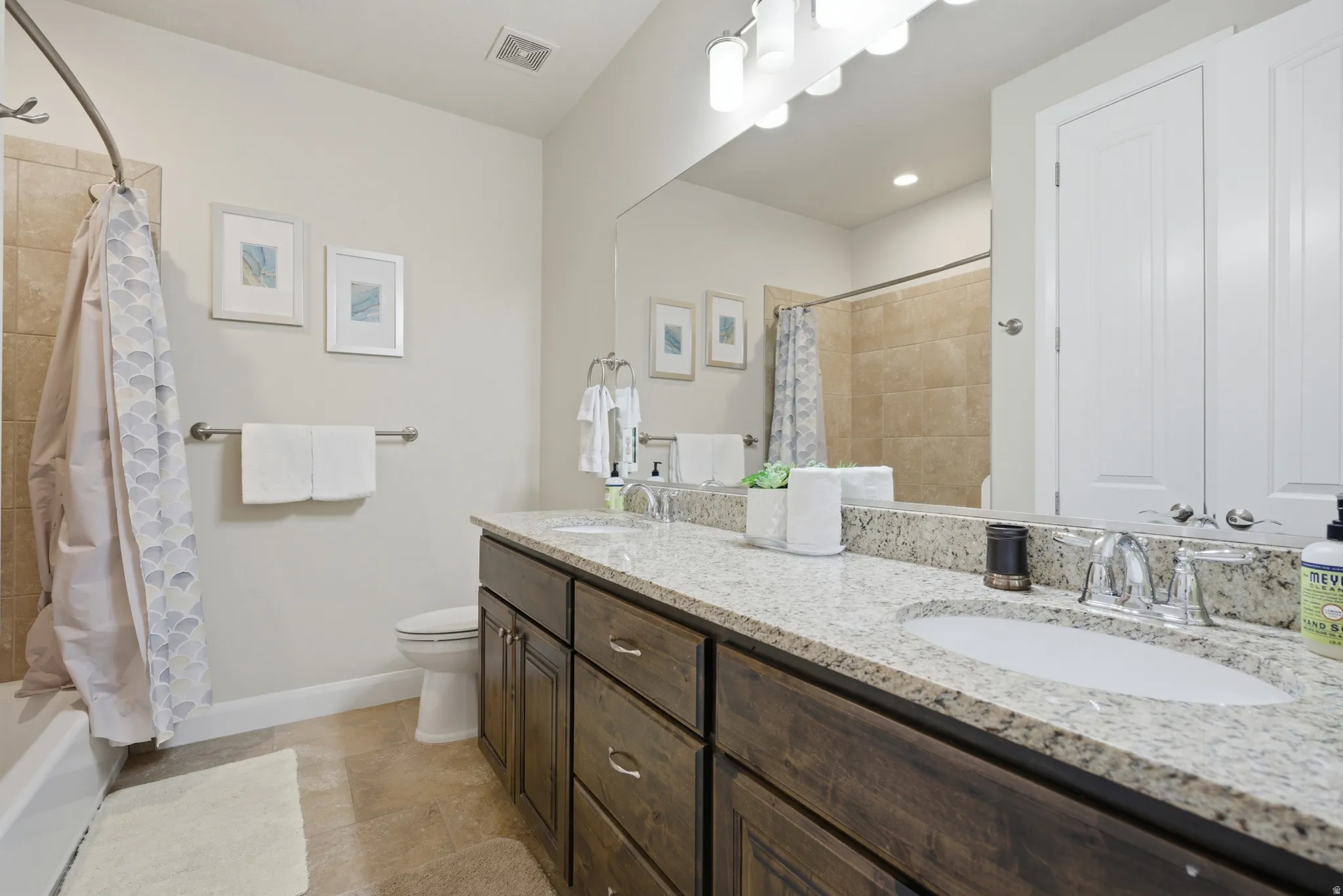 Upstairs Main Bathroom