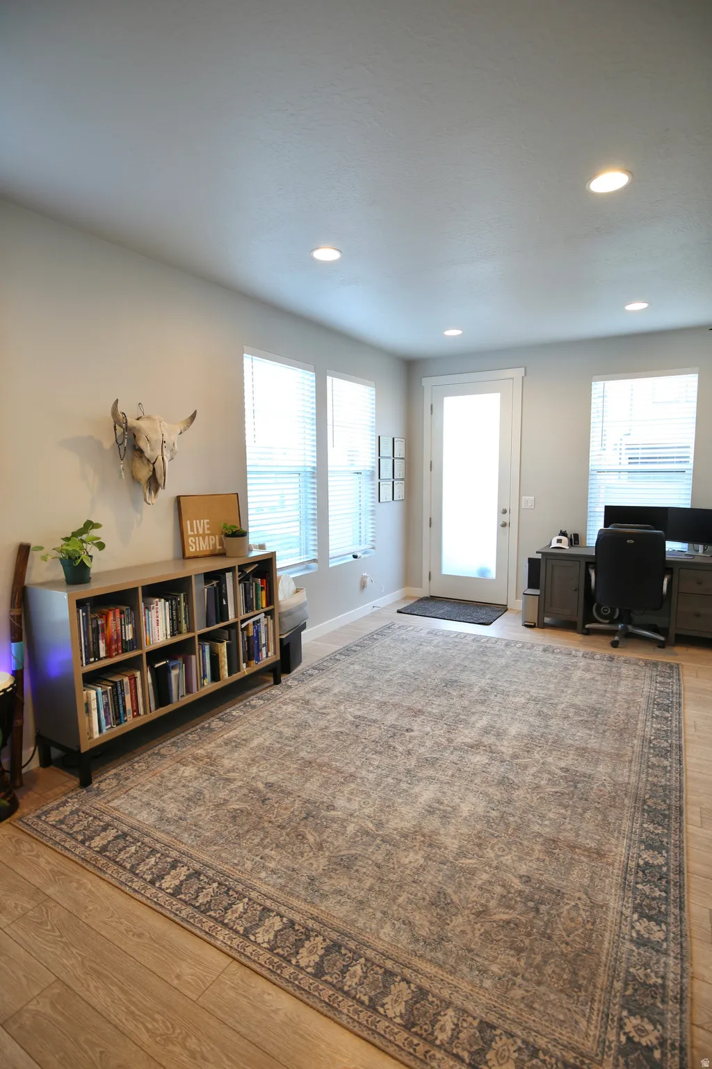 Sitting room featuring light wood-style floors, a desk, and recessed lighting