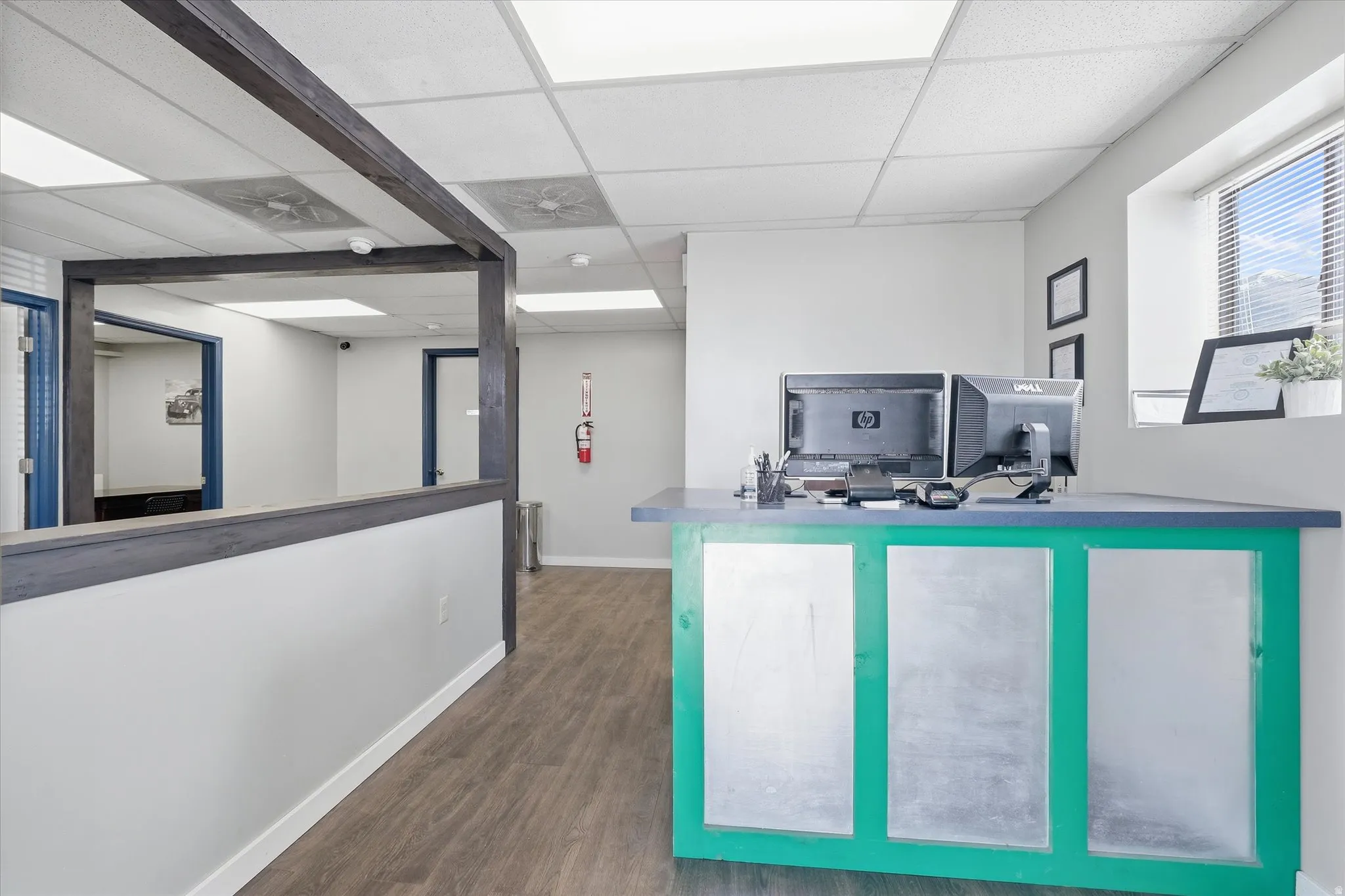 Reception with a drop ceiling