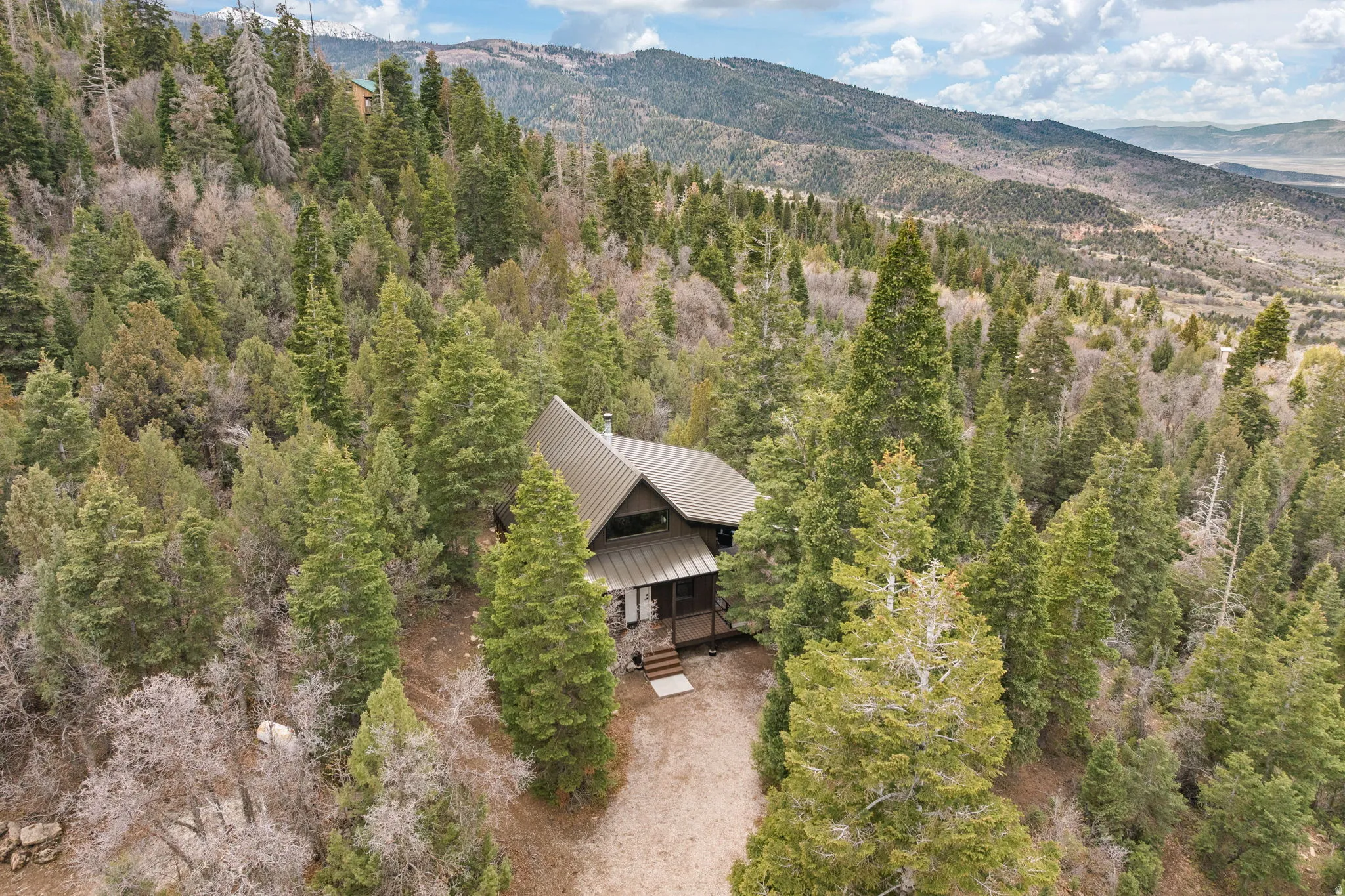 Cabin 1 - West; View from above of property featuring a mountainous background
