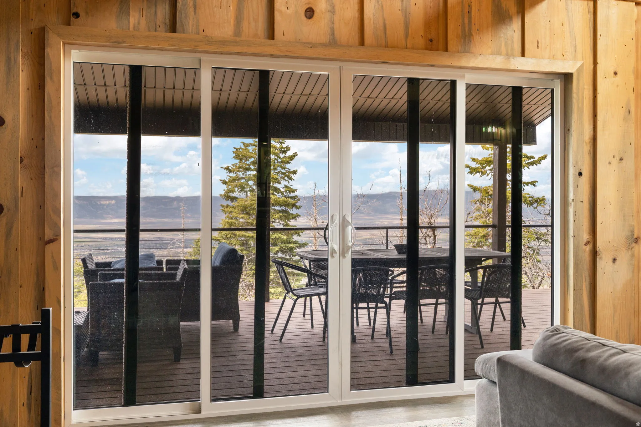 Cabin 1 - West; Double sliding doors for double the viewing experience