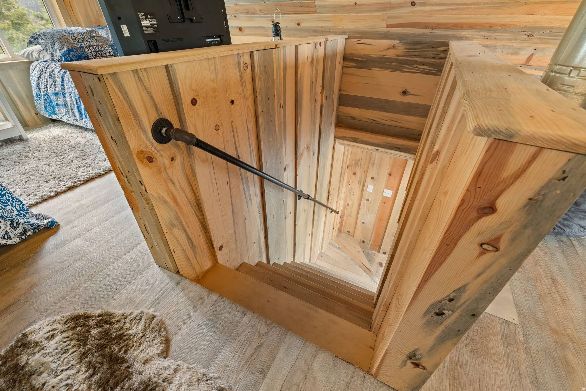 Cabin 1 - West; Stairwell to level two