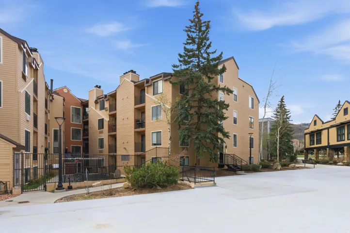 View of apartment building / complex