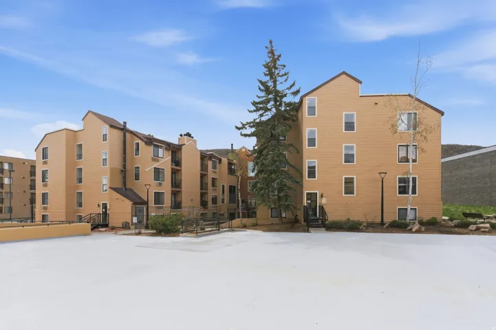 View of apartment building / complex