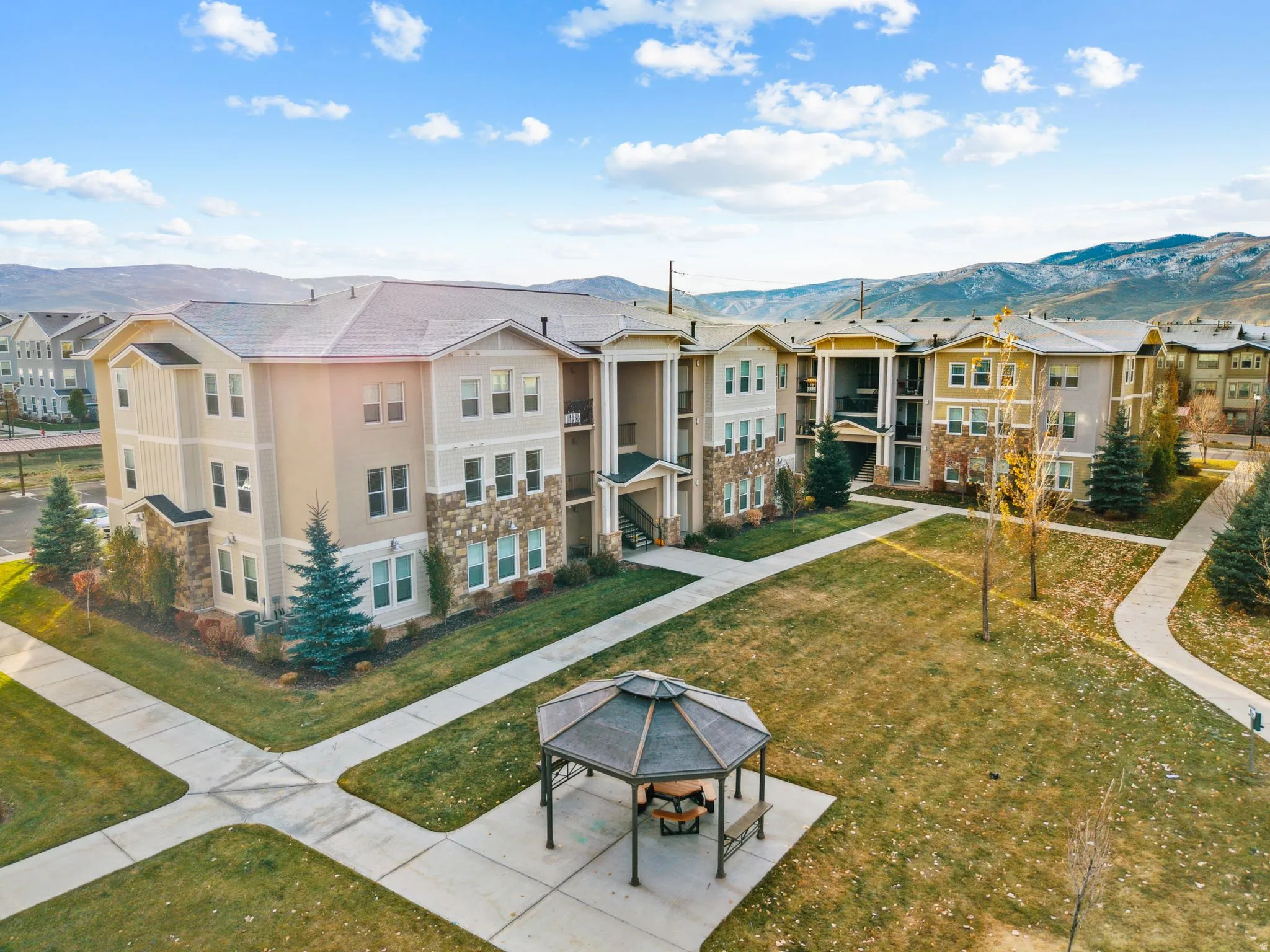 View of home's community featuring a mountain view and a residential view