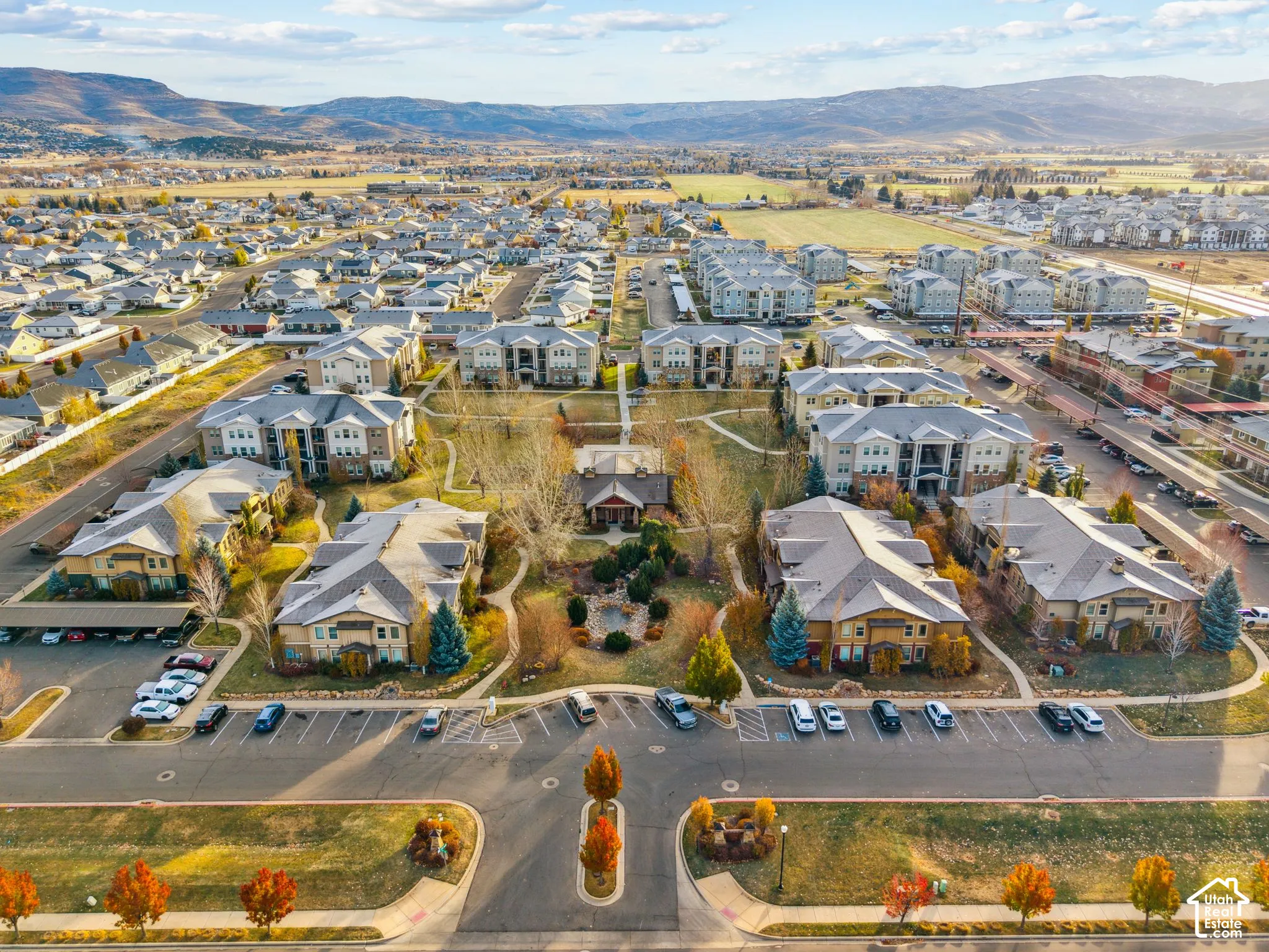 Aerial view of property and surrounding area with mountains
