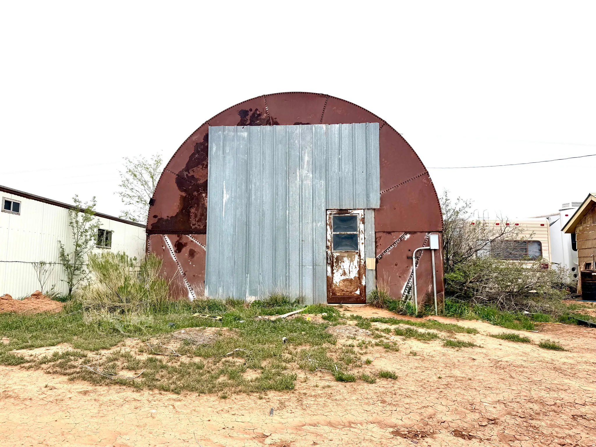 Large Metal Shop ~ 22' x 40' ~ Large dbl doors on south side of shop
