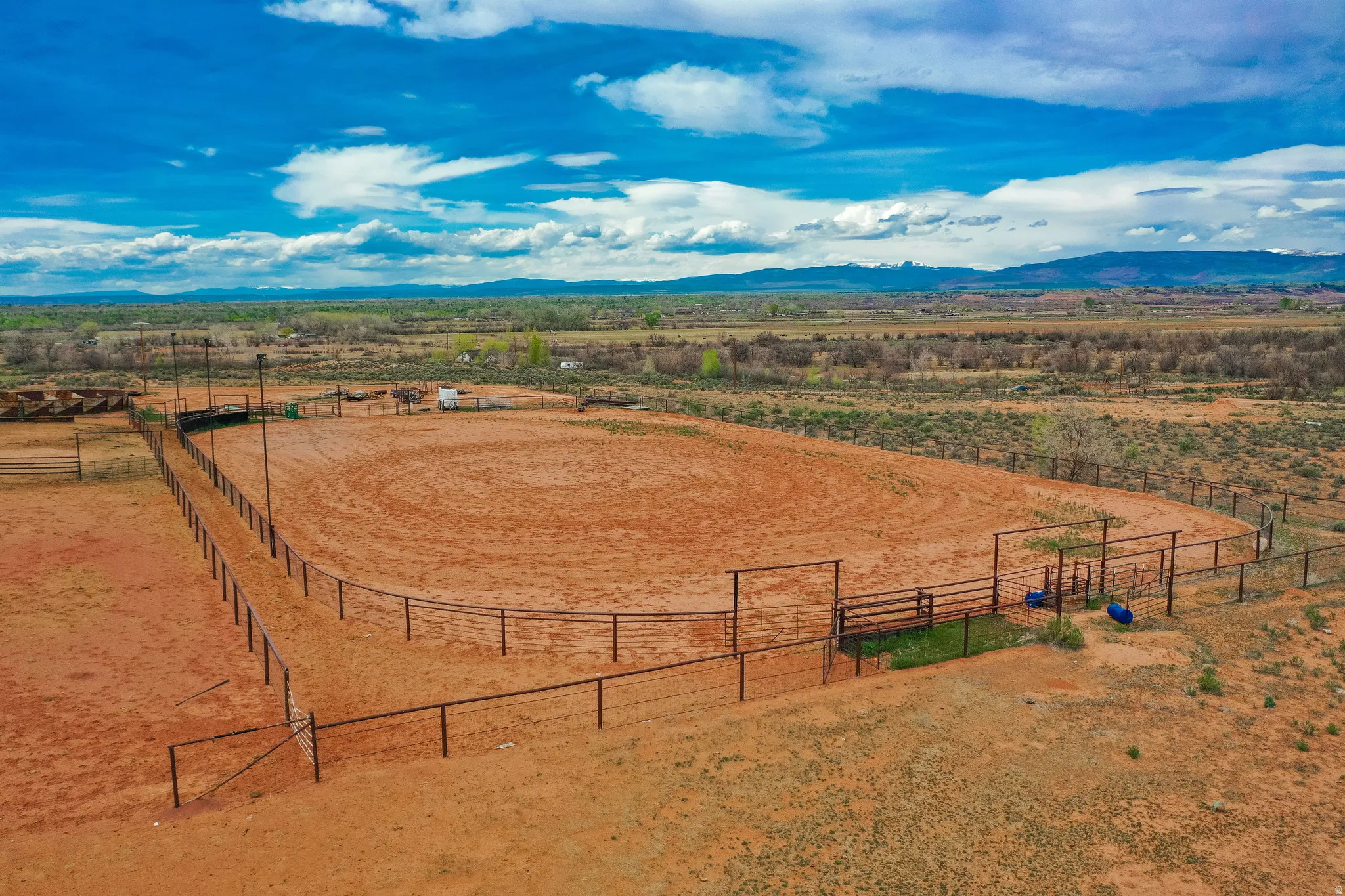 Full Size Rodeo Arena ~ power & lights, auto chutes