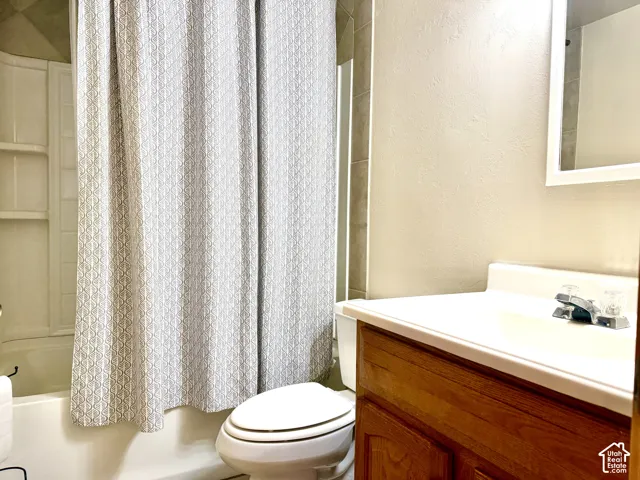 Main Floor Full Bathroom