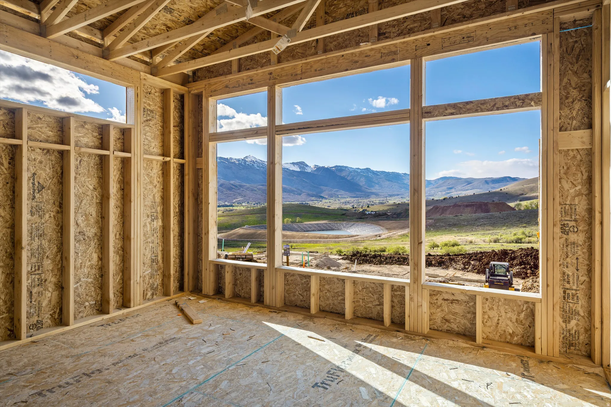 Miscellaneous room with a mountain view