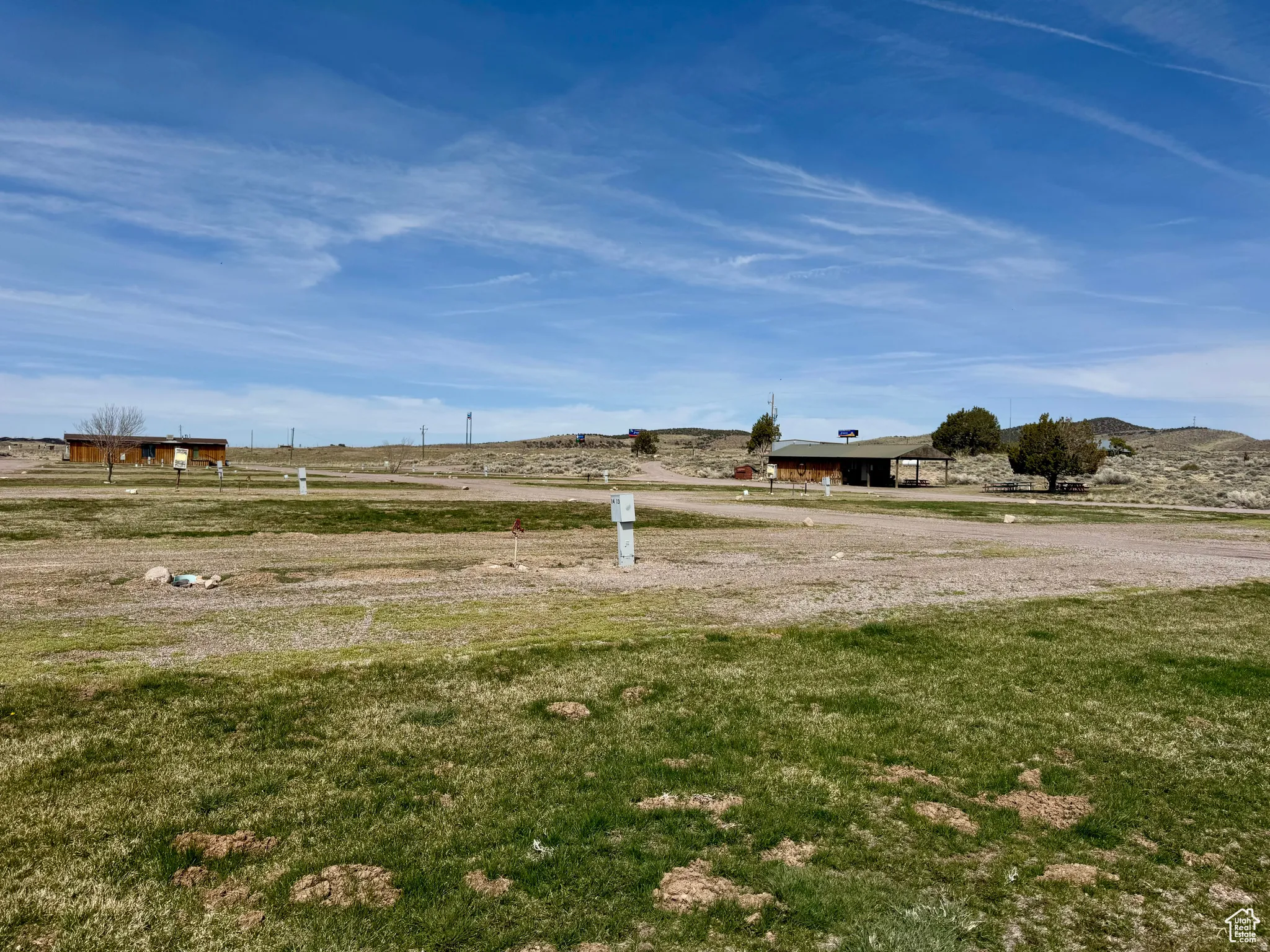 View of grassy yard featuring a rural view