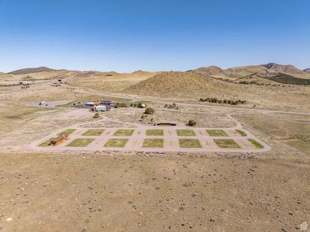 Overview of rural landscape featuring a desert landscape and mountains