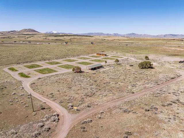 Overview of rural landscape featuring mountains and a desert landscape