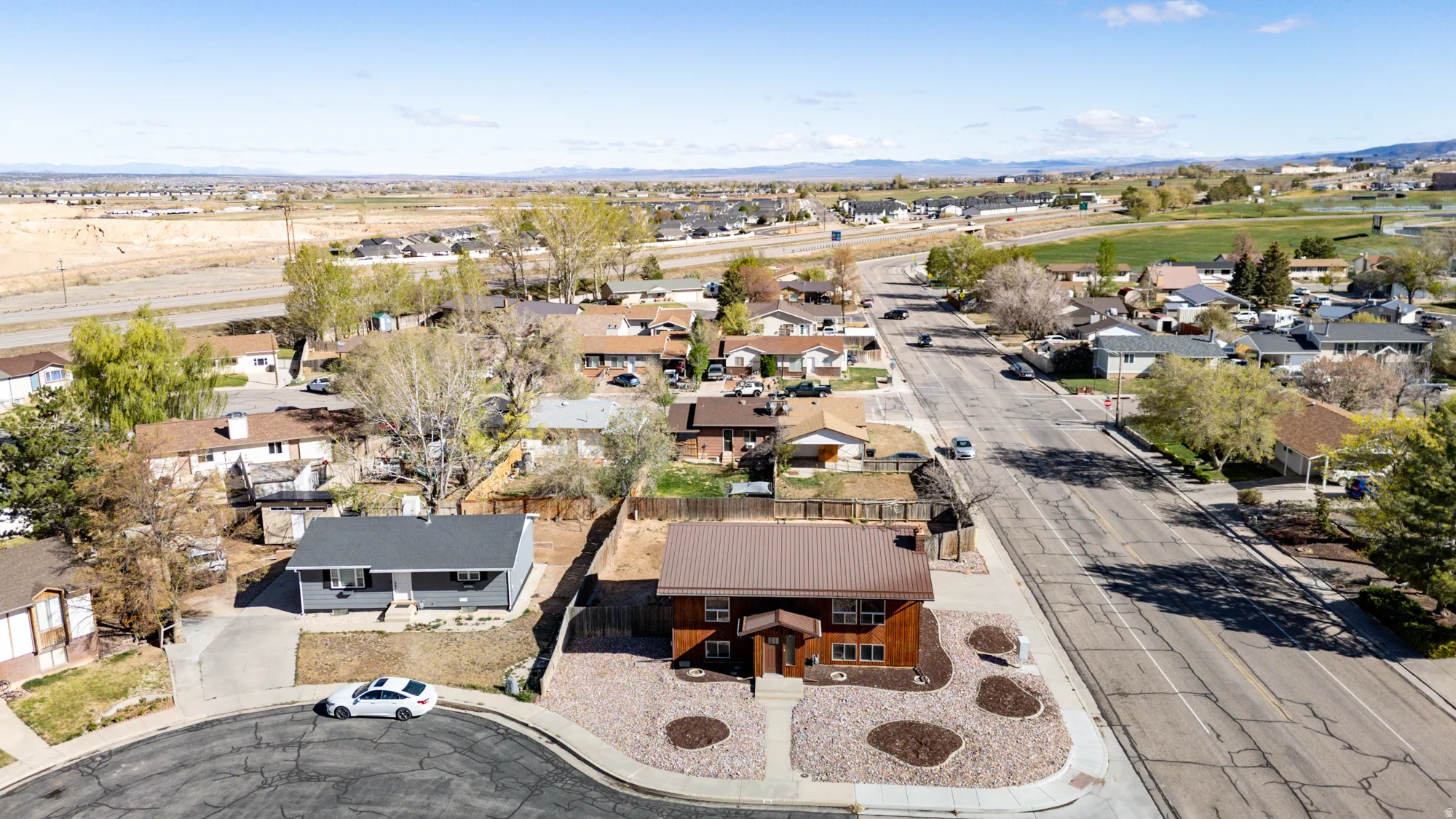 Aerial view of residential area featuring a mountainous background