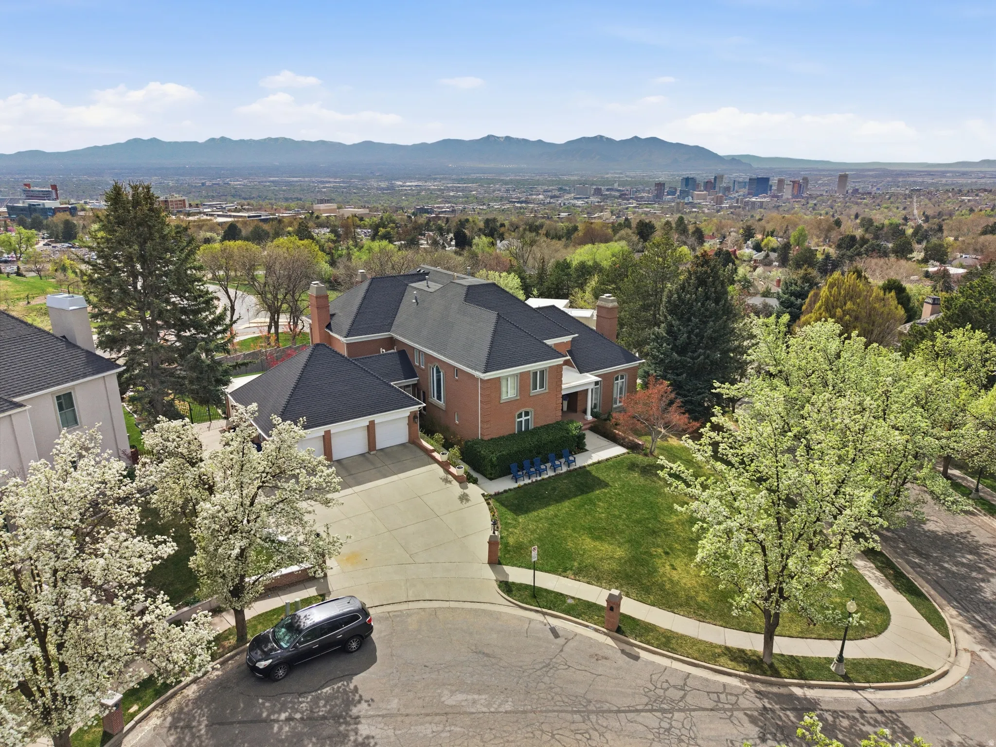 Aerial view of cul-de-sac, mountains and city backdrop